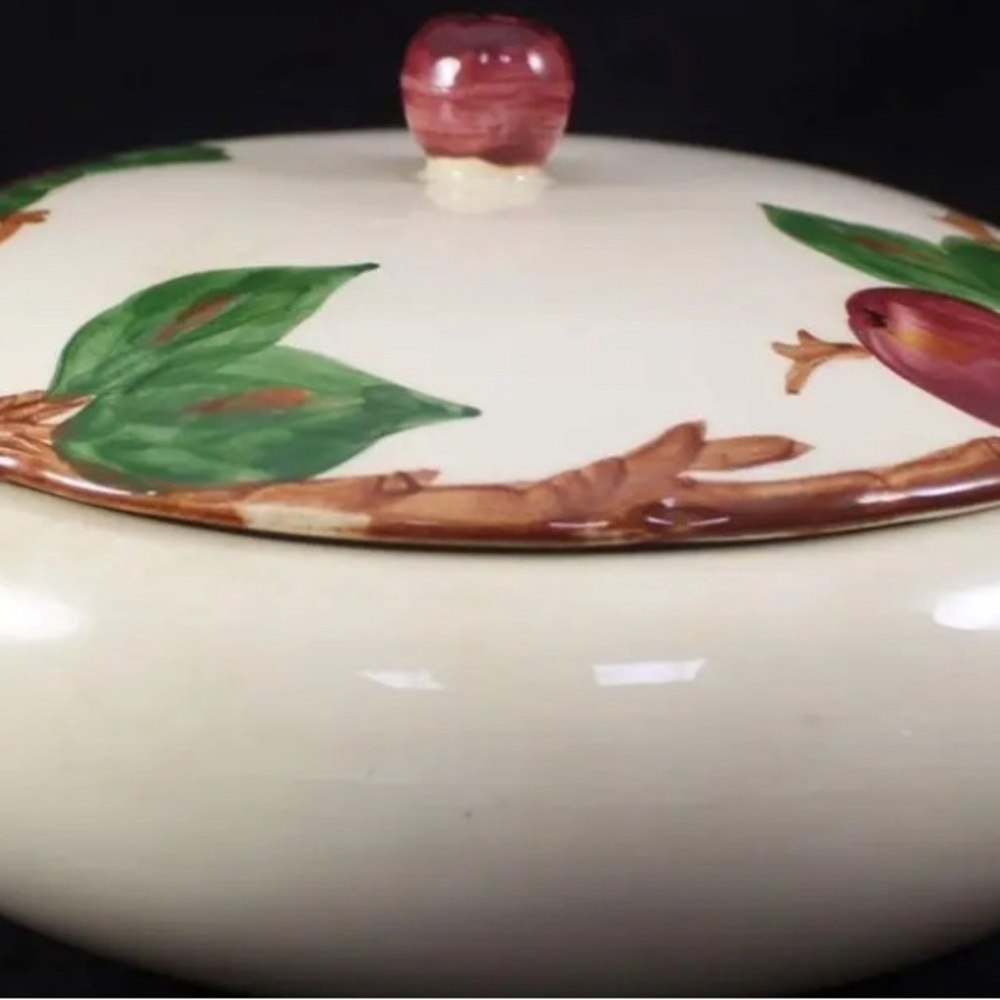 Franciscan Apple (USA) Round Covered Vegetable Bowl